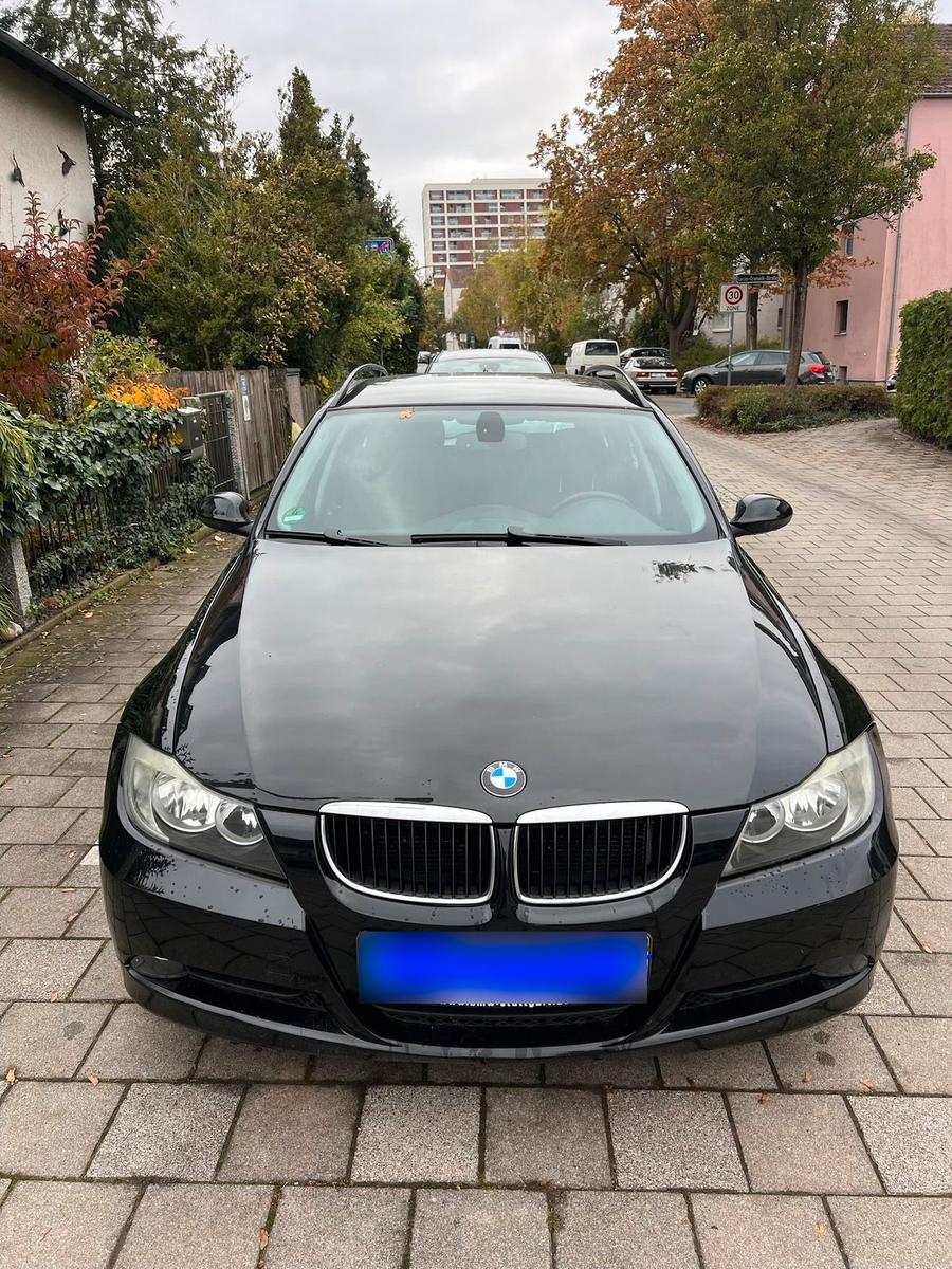 BMW 320 2006 — вигляд ззаду