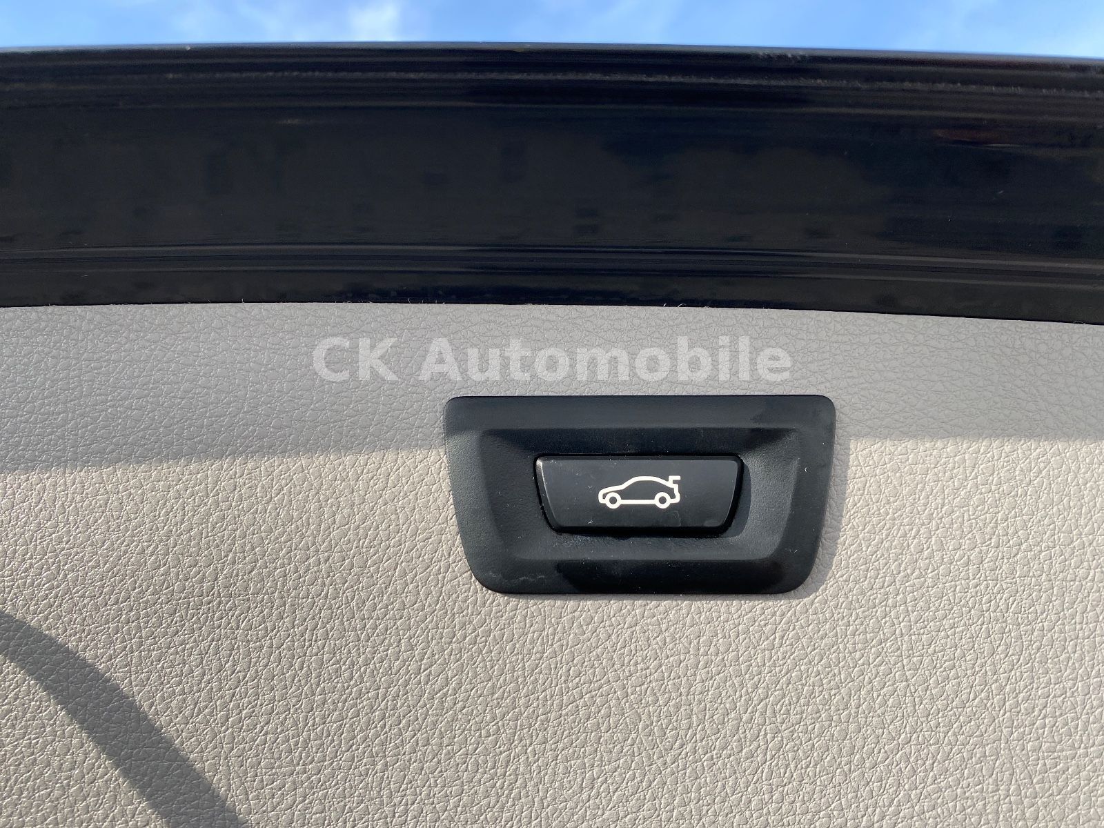 Fahrzeugabbildung BMW 320d Touring Automatik/Klima/Navi/Tempomat/PDC