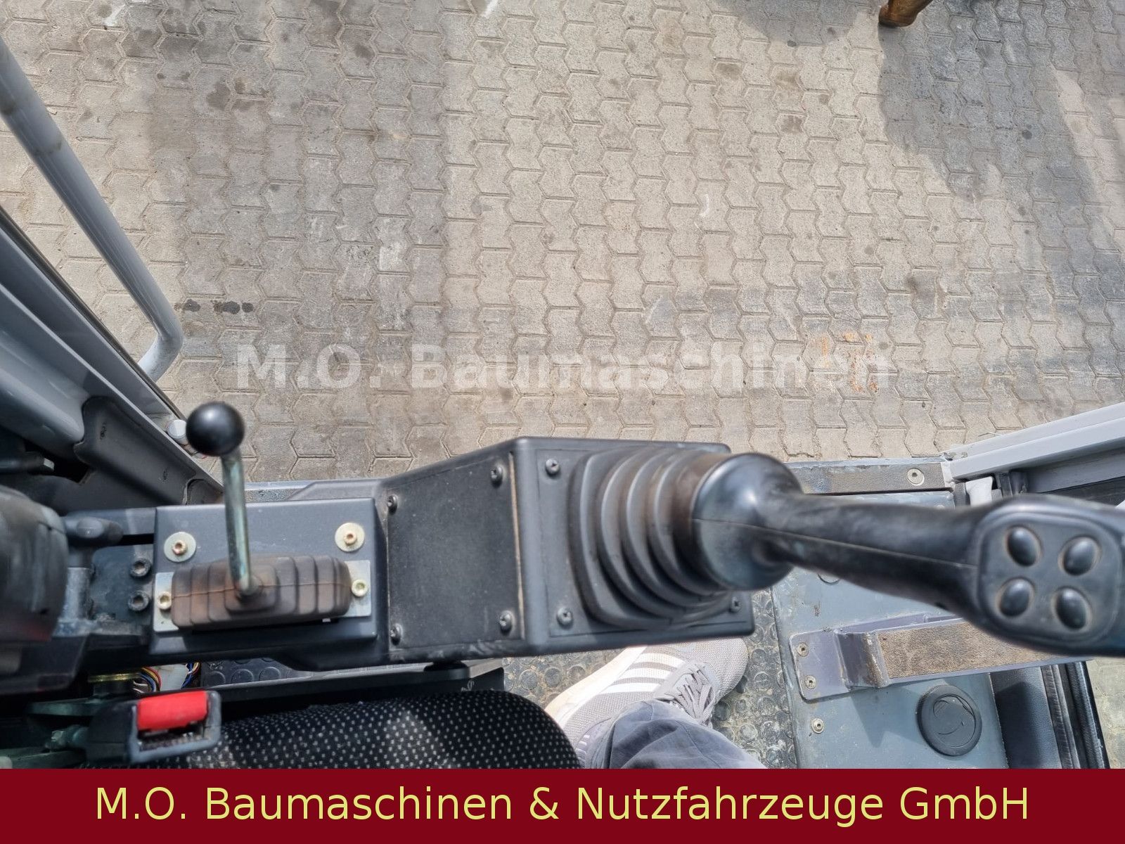 Fahrzeugabbildung Fuchs MHL 320 /AC / Polypgreifer/ ZSA /