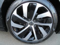 VW Arteon 2.0 TSI R-Line DSG LED Nav Ahk 19'' Busin VW Arteon 2.0 TSI R-Line DSG LED Nav Ahk 19'' Busin