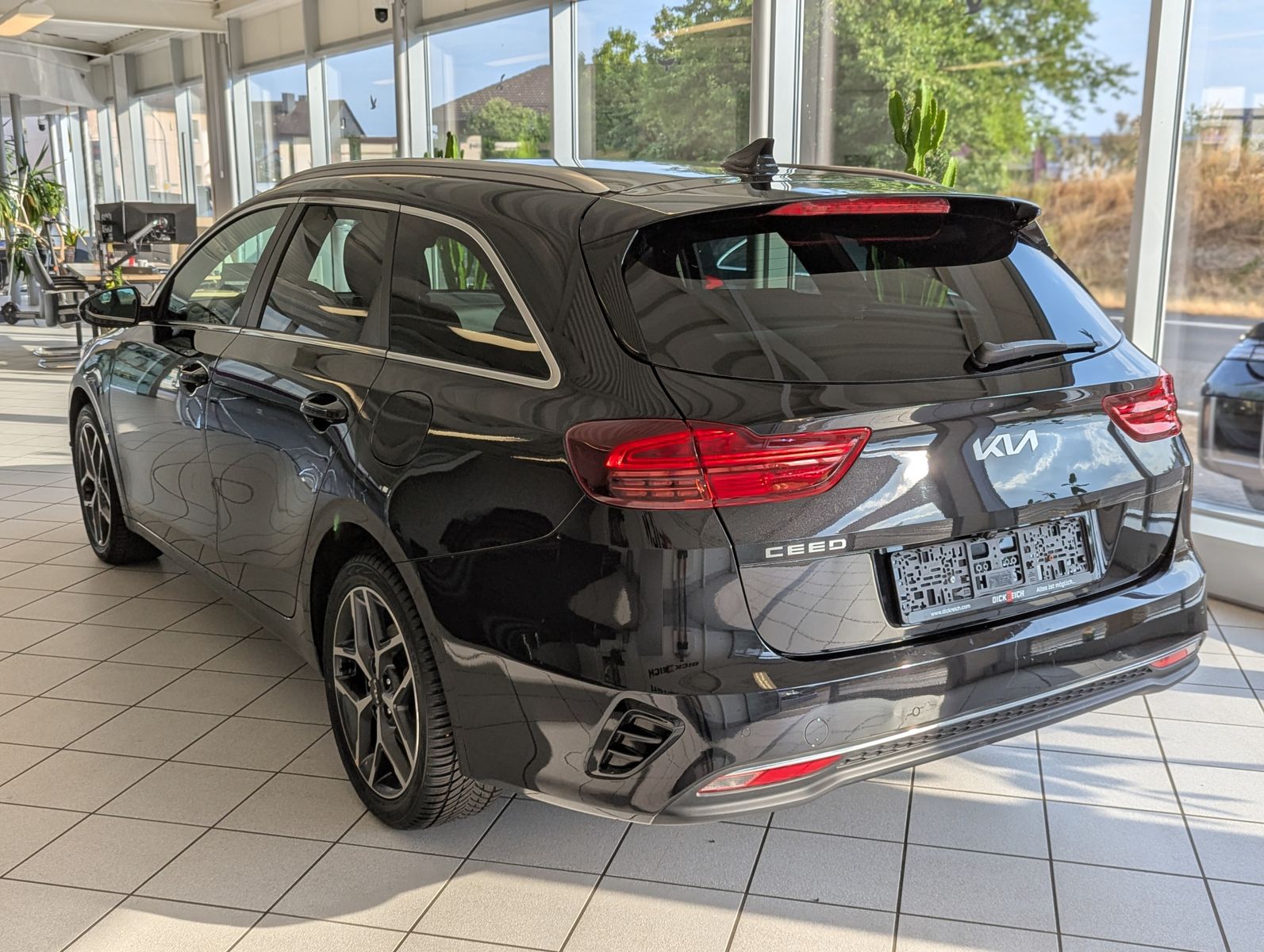 Fahrzeugabbildung Kia cee'd Sportswagon 1.5 Ultim Style-Pak JBL ACC 7J