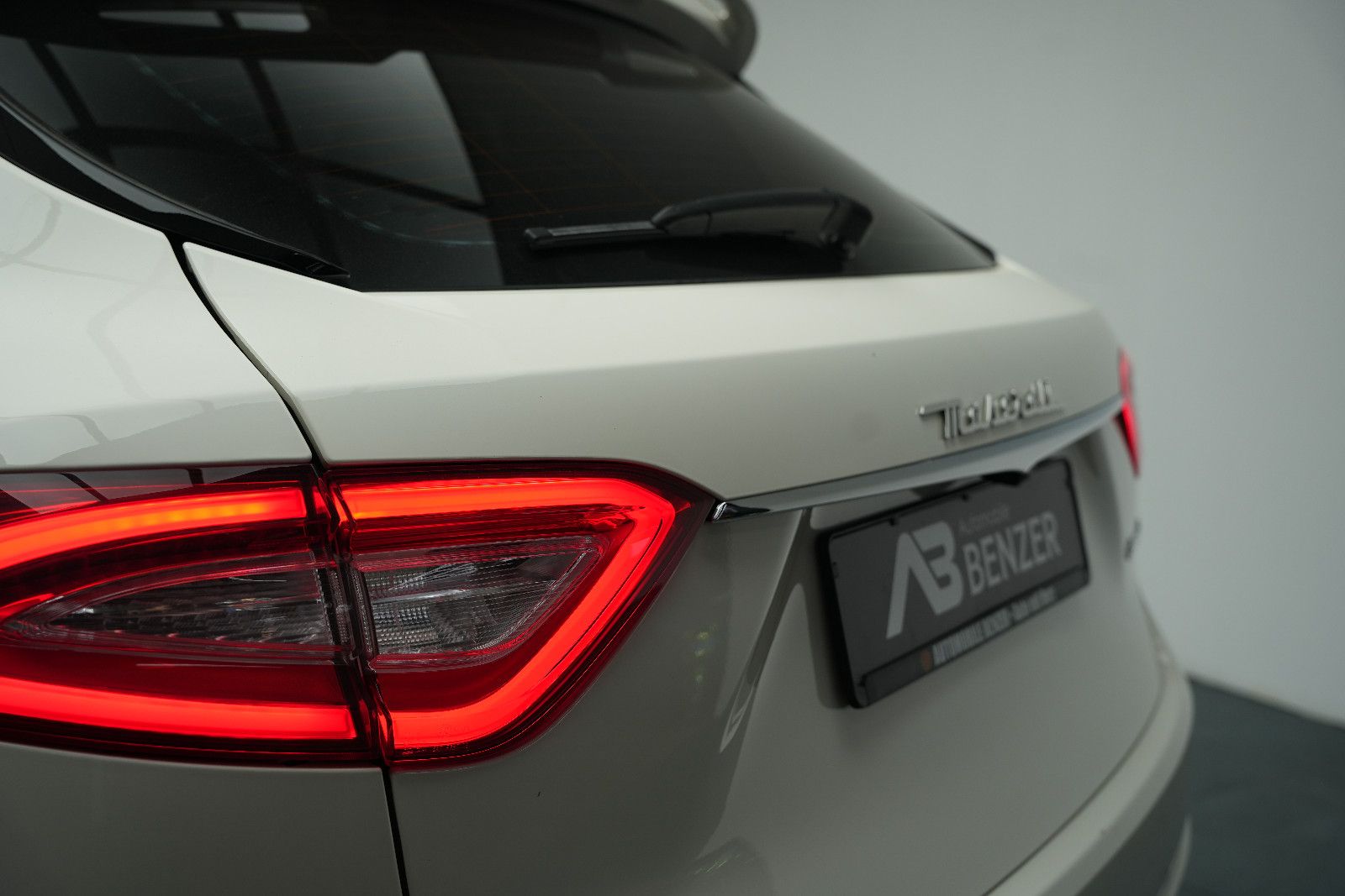 Fahrzeugabbildung Maserati Levante S/CARBON/HARMAN-KARDON/KAMERA/BRD