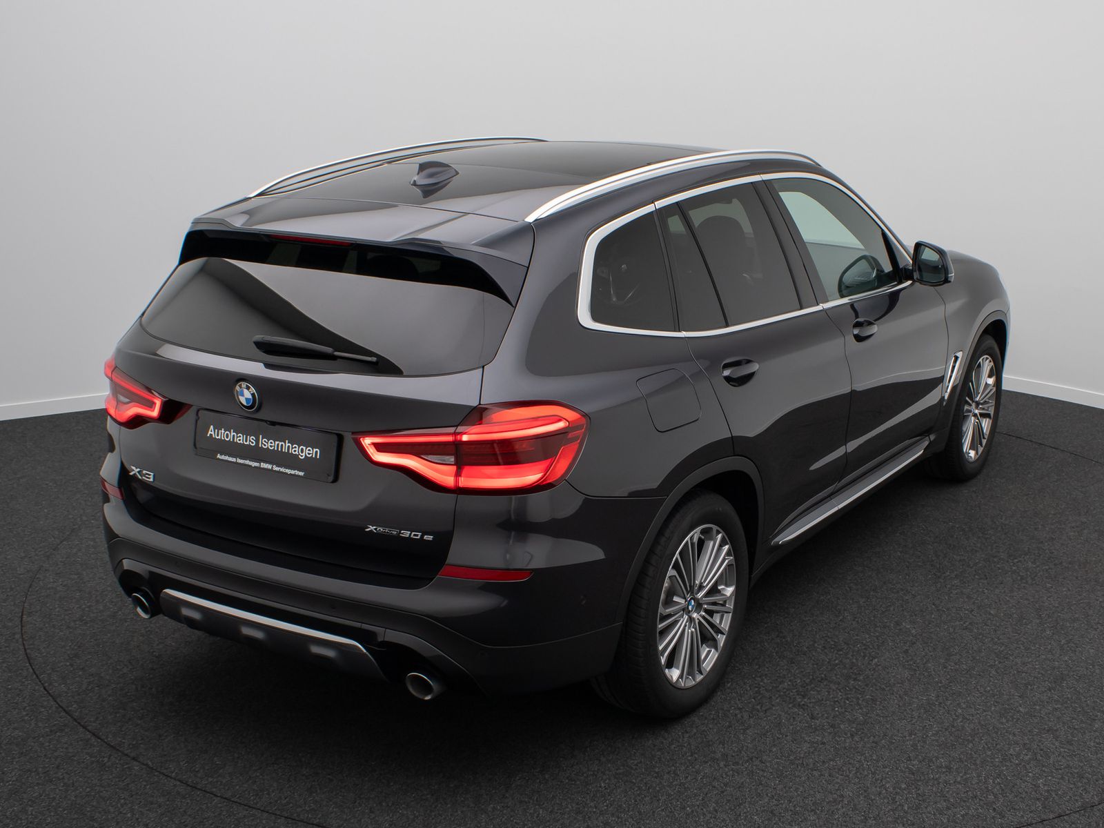 Fahrzeugabbildung BMW X3 xD30e LuxuryLine HUD DAB HiFi Panorama 19Zoll
