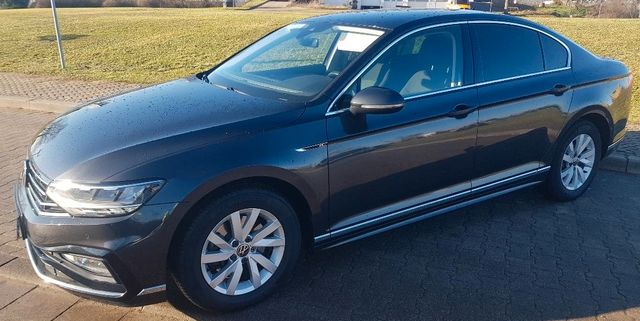 Volkswagen Passat 2.0 TDI DSG R-Line-ACC-Cockpit-Kamera-LED