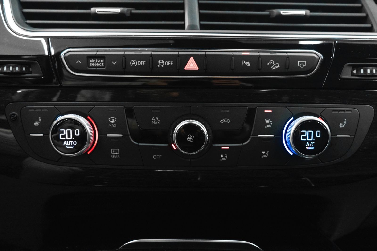 Fahrzeugabbildung Audi Q7 3.0 TFSI Quattro LED PANO NAV 7 SITZER BOSE