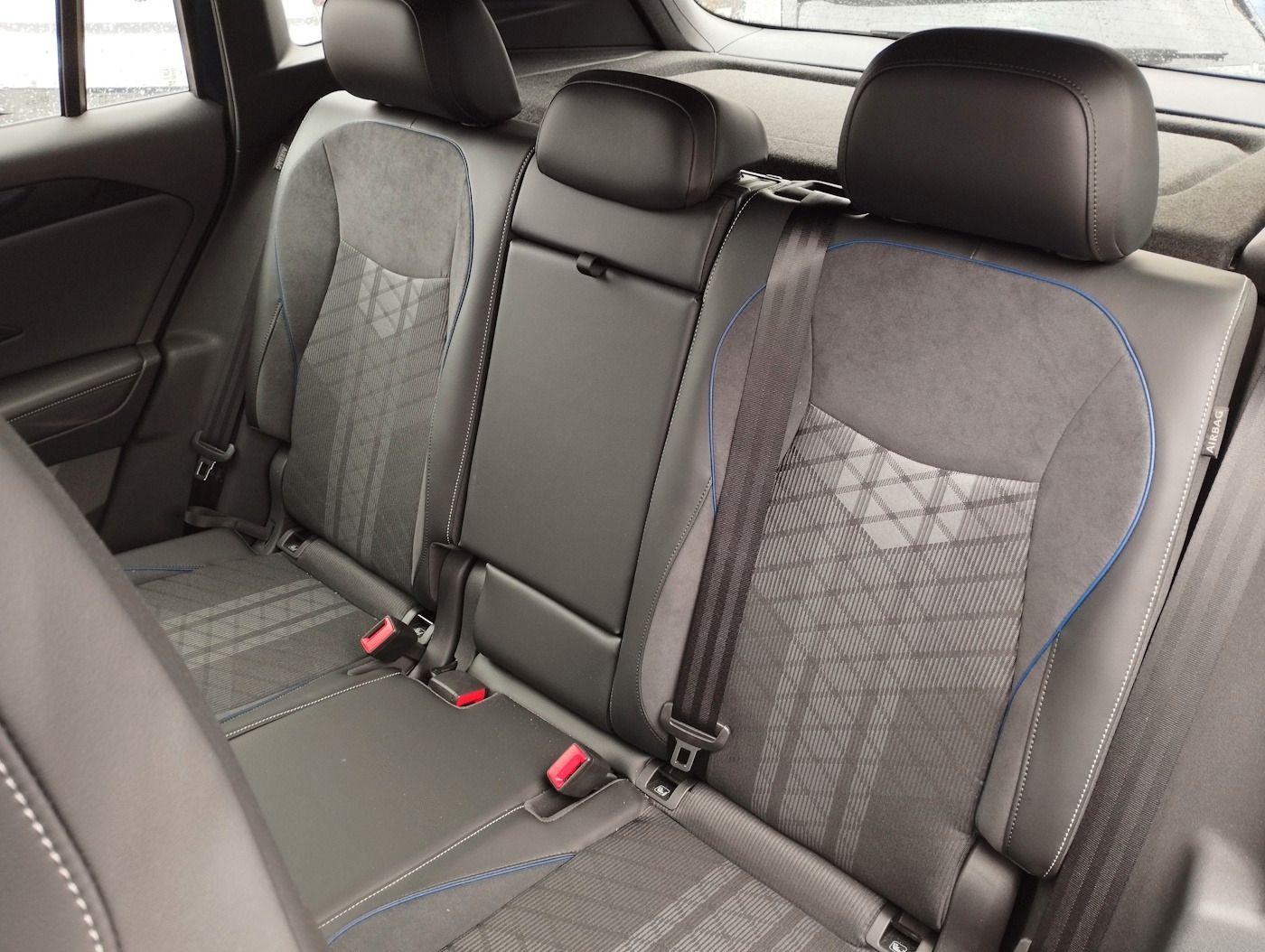 Fahrzeugabbildung Volkswagen Tiguan 2.0 R-Line NEU63T DSG AHK Kamera Matrix