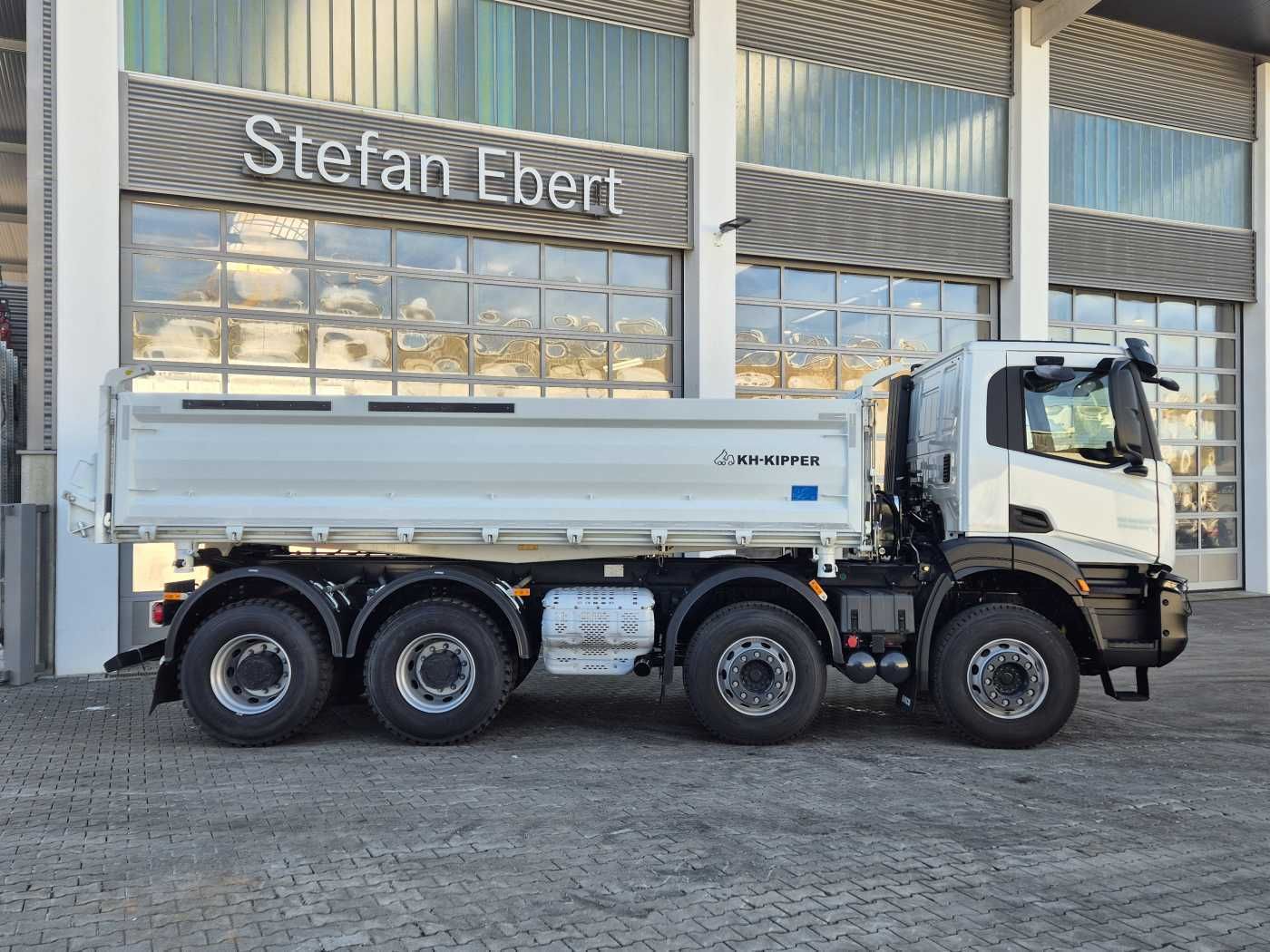 Fahrzeugabbildung Iveco AD360X46Z HR OFF 8x4 Bordmatic Hardox AHK