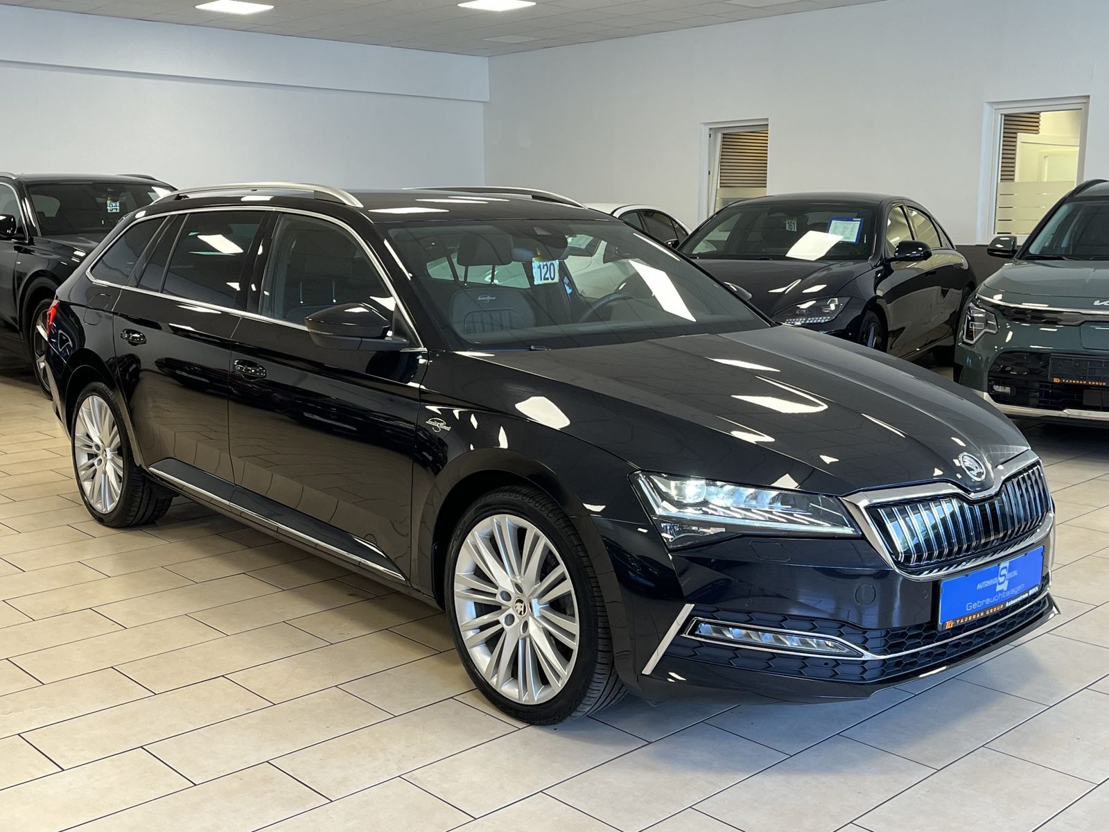 Skoda Superb L&K iV*Leder*360°Cam*LED*AHK*Navi*CarPlay imagem 3