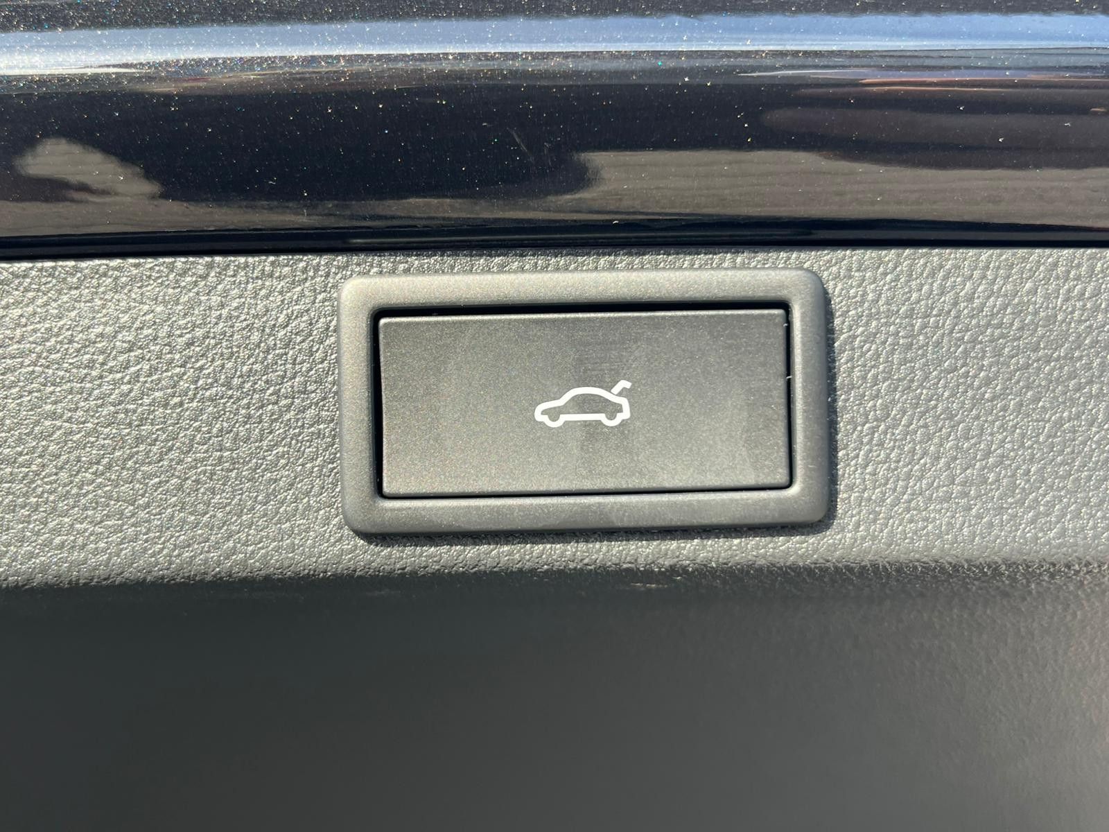 Fahrzeugabbildung SKODA Octavia 1.5 DSG Sportline PANO*MATRIX*AHK*5J.GAR