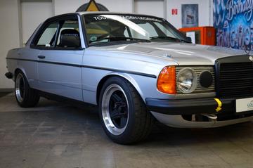 1980 Mercedes-BENZ E 280 照片 2