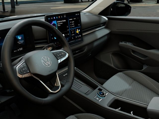 Fahrzeugabbildung Volkswagen T-Roc 1.5 eTSI DSG LIFE BESTELLFAHRZEUG