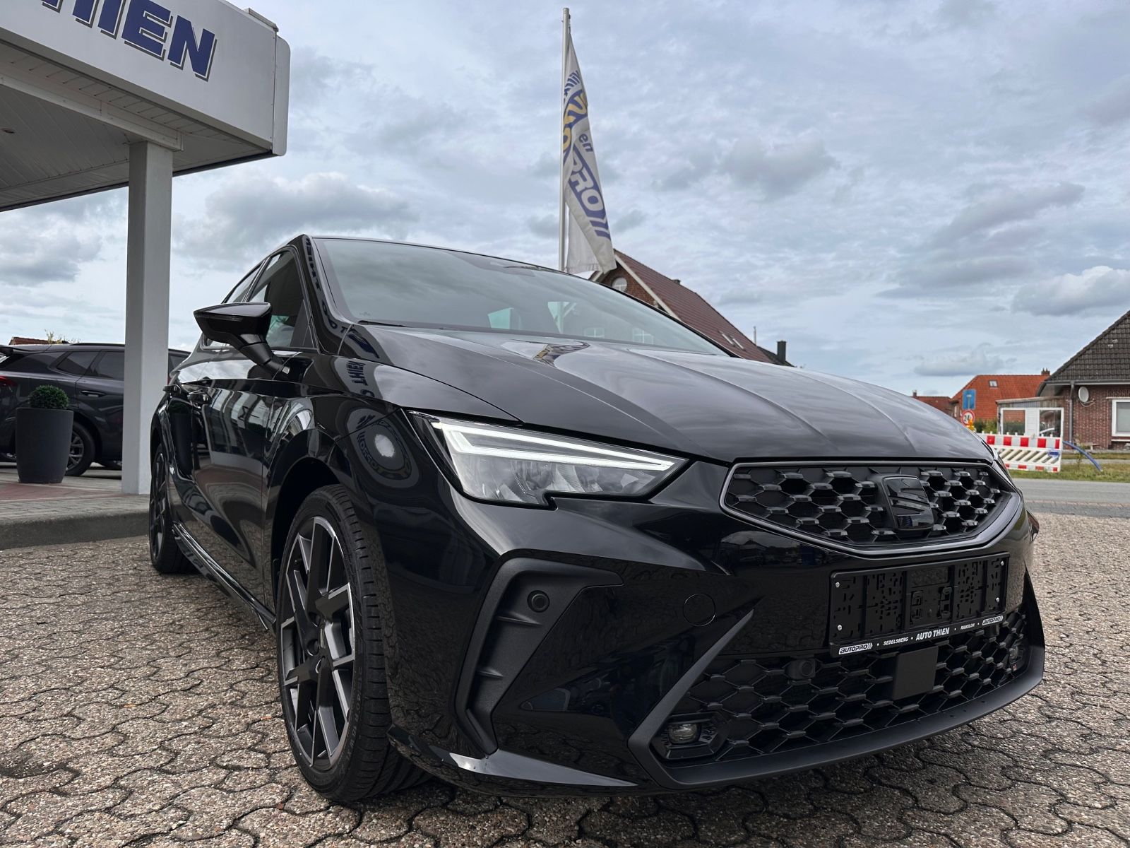 Fahrzeugabbildung SEAT Ibiza 1.0 TSI FR Black Edition DSG ACC/LED/Kamer