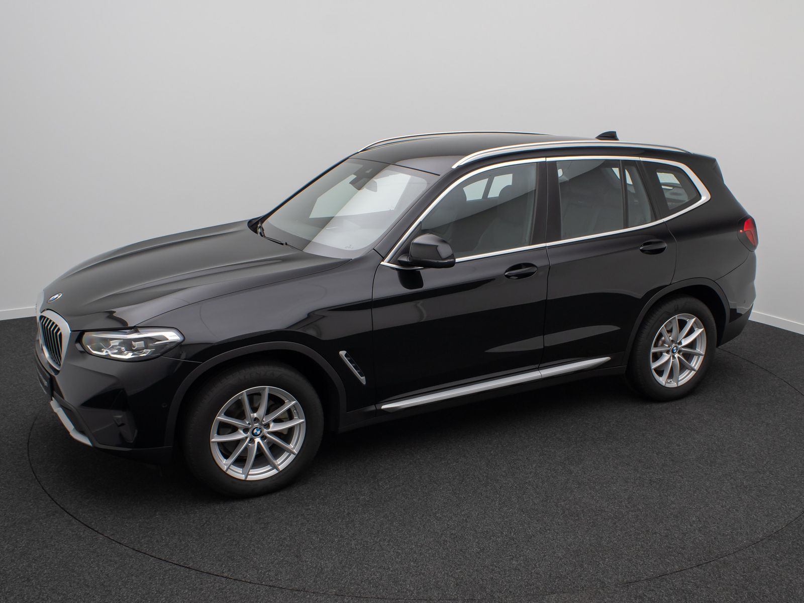 Fahrzeugabbildung BMW X3 xD20d Kamera DAB HiFi AHK Sportsitz Leder 18"