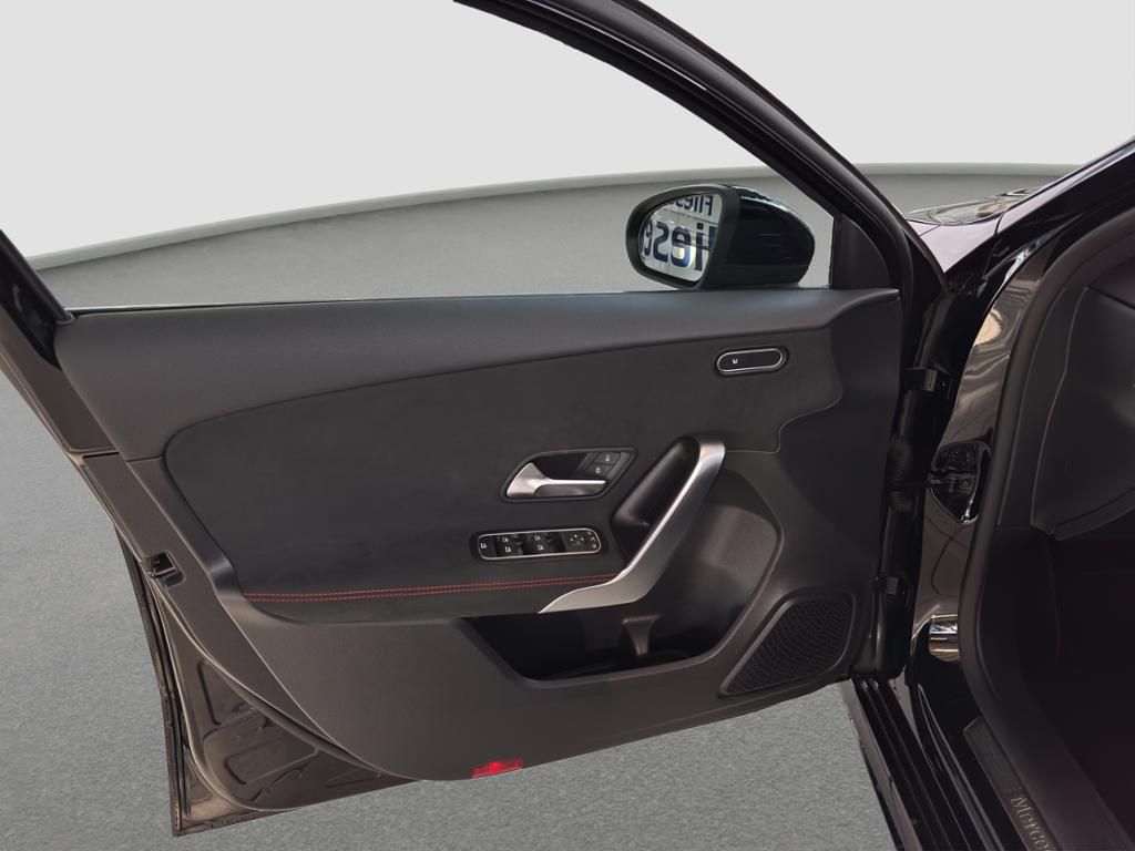 Fahrzeugabbildung Mercedes-Benz A 200 Kompaktlimousine AMG Line*Night Paket*LED