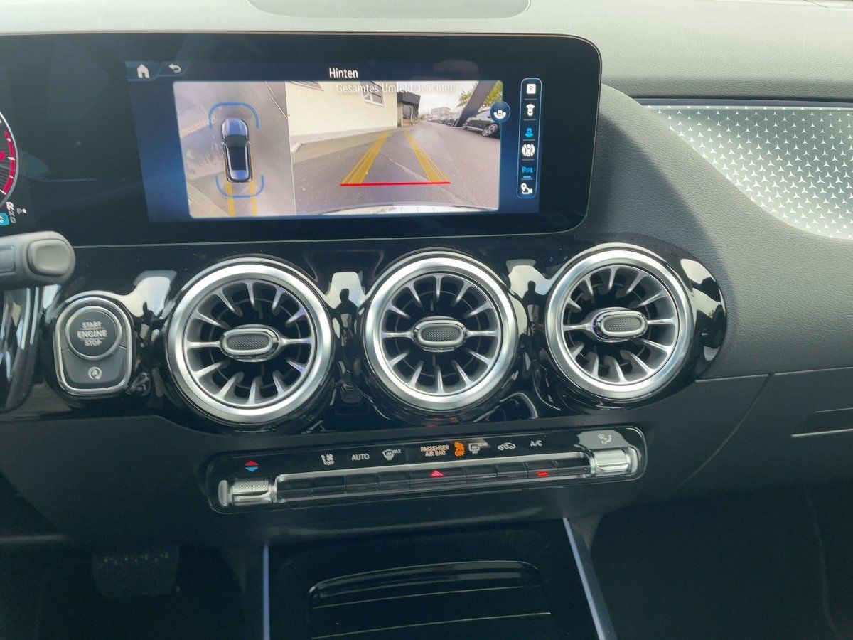 Fahrzeugabbildung Mercedes-Benz GLA 180 Night/Pano/360°/LED/19''