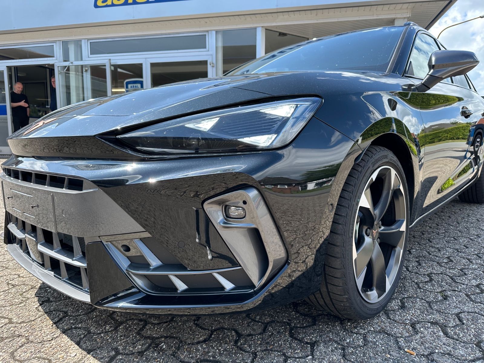 Fahrzeugabbildung CUPRA Leon ST 1.5 eTSI DSG Navi/AHK/LED/SHZG/18"