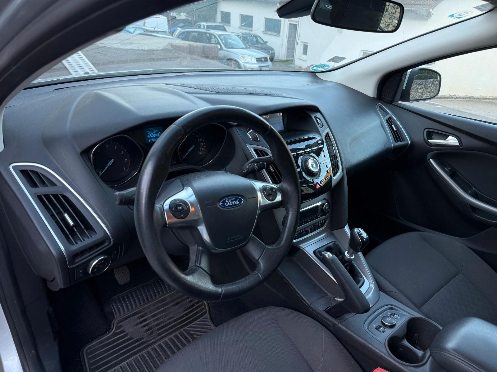 Ford Focus 2013 — photo 10