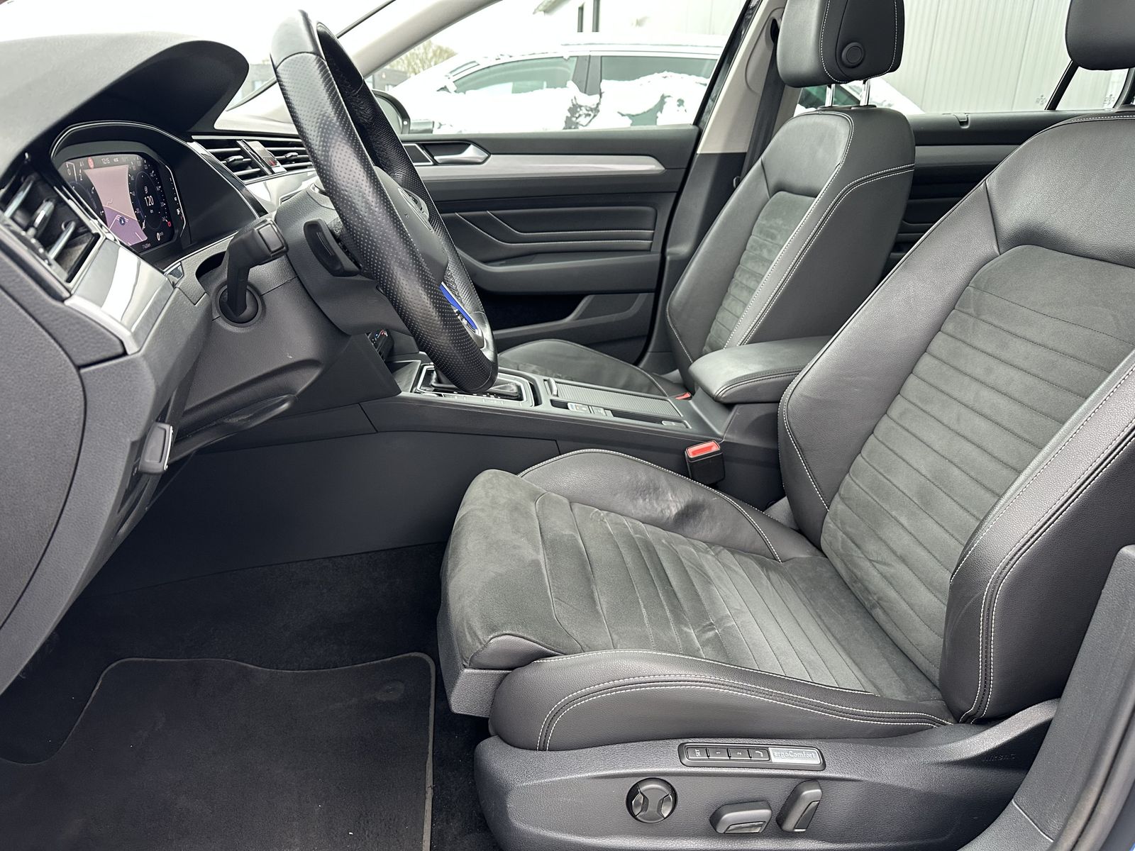 Fahrzeugabbildung Volkswagen Passat Variant GTE NAV+IQ-LIGHT+PANO+17ZO+KAMERA