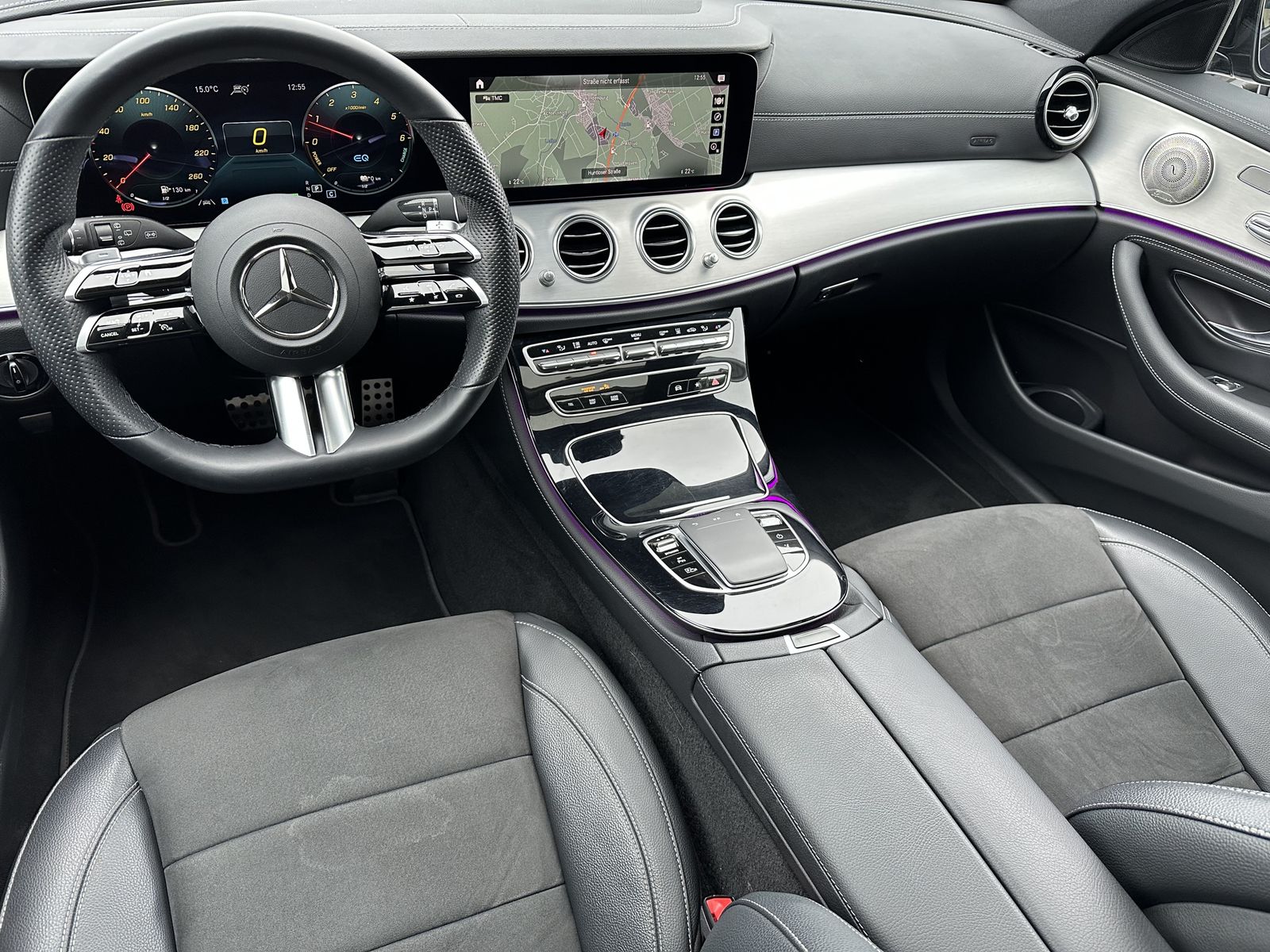 Fahrzeugabbildung Mercedes-Benz E 300de 4Matic AMG-Line NAV+LED+PANO+AHK+HEAD-UP