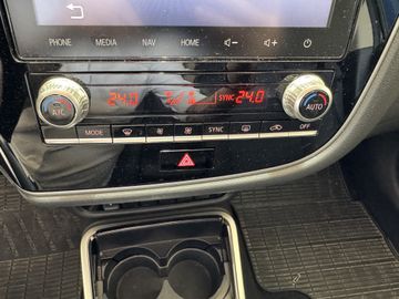Mitsubishi Outlander PHEV Basis Spirit 4WD