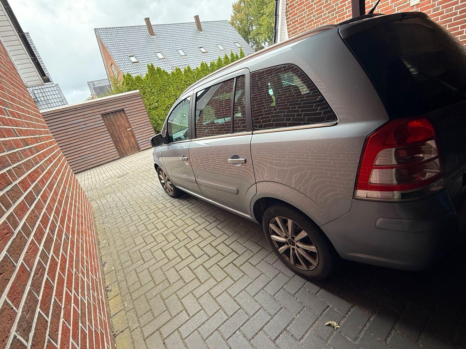 Opel Zafira 2011 — фото 7