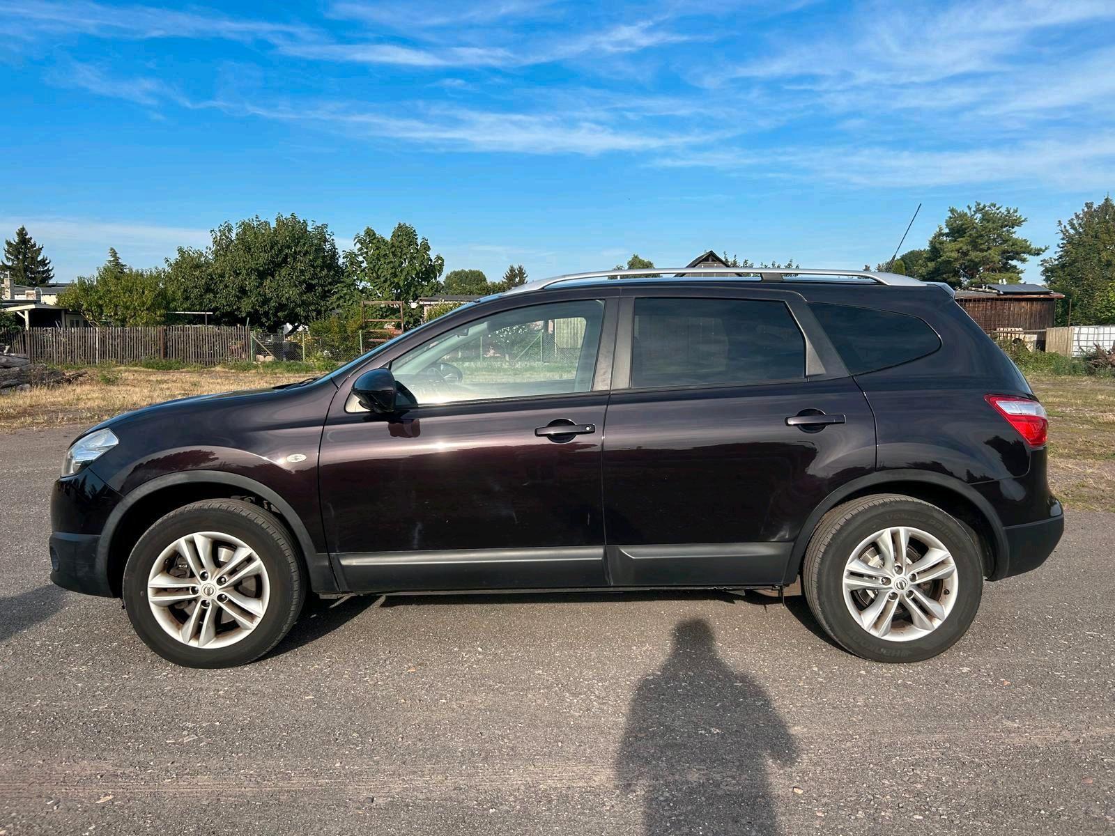 Nissan Qashqai+2 2012 — rear view