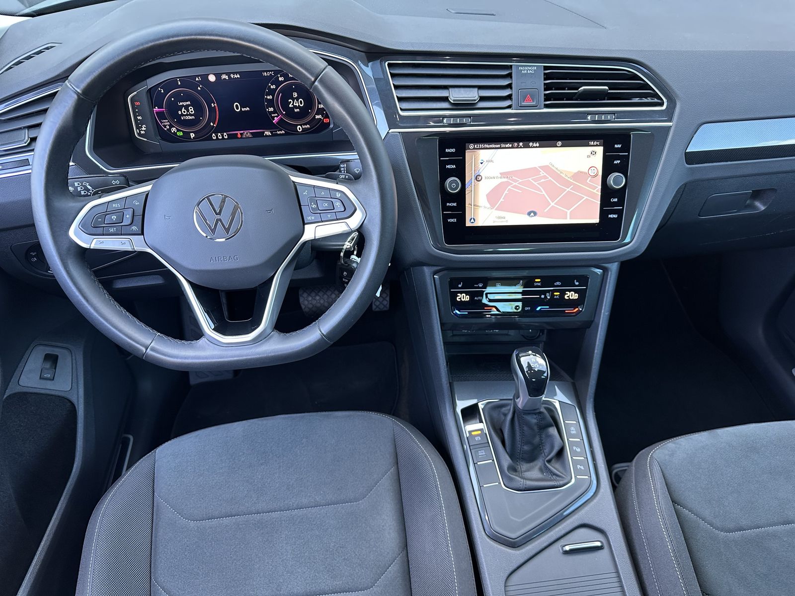 Fahrzeugabbildung Volkswagen Tiguan 2.0 TDI DSG Elegance NAV+LED+ACC+AHK+SHZ