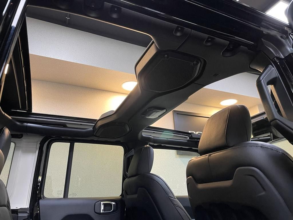 Fahrzeugabbildung Jeep 392 UNLIMITED RUBICON 6.4L-V8 SKY ONE TOP MY 23