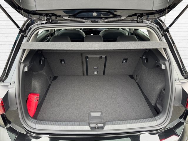 Fahrzeugabbildung Volkswagen Golf VIII 1,5 l TSI Style 6-Gang KLIMA LED NAVI