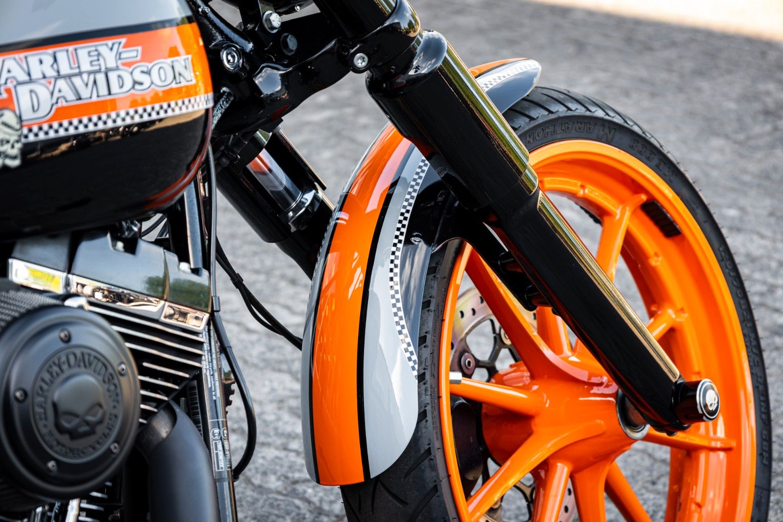 Fahrzeugabbildung Harley-Davidson FXSB Breakout 103 - Kesstech/Airride/Heckumbau -