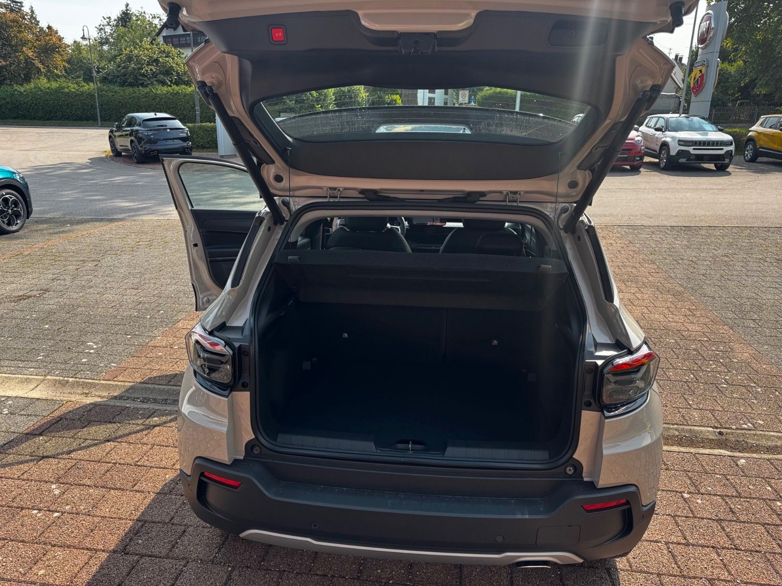 Fahrzeugabbildung Jeep Avenger 1.2 Altitude Benziner NAVI KAMERA SITZHG
