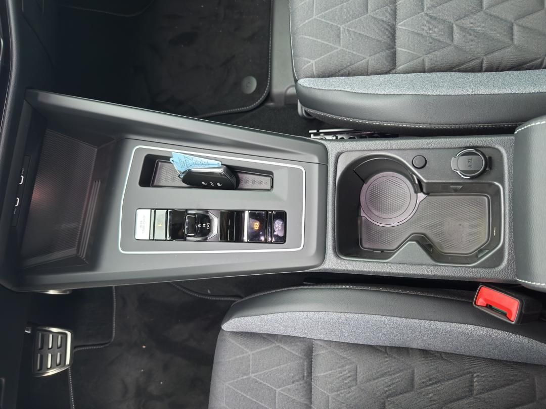 Fahrzeugabbildung Volkswagen Golf VIII 1.5 eTSI W Goal Kamera,LED,Matrix,Navi