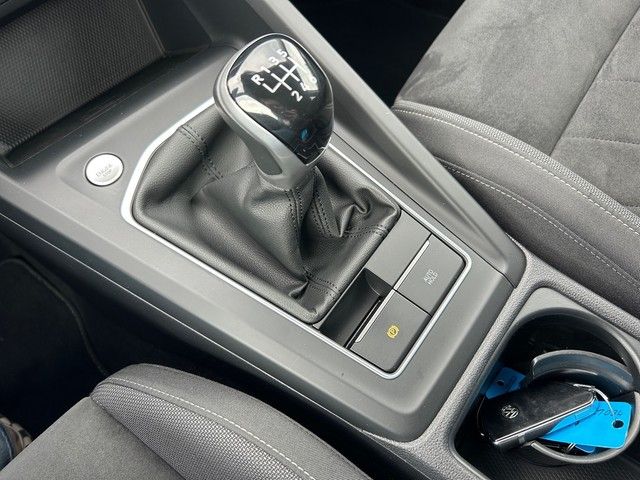 Fahrzeugabbildung Volkswagen Golf VIII Variant 1.5TSI Life LED+ACC+NAVI+PARKL