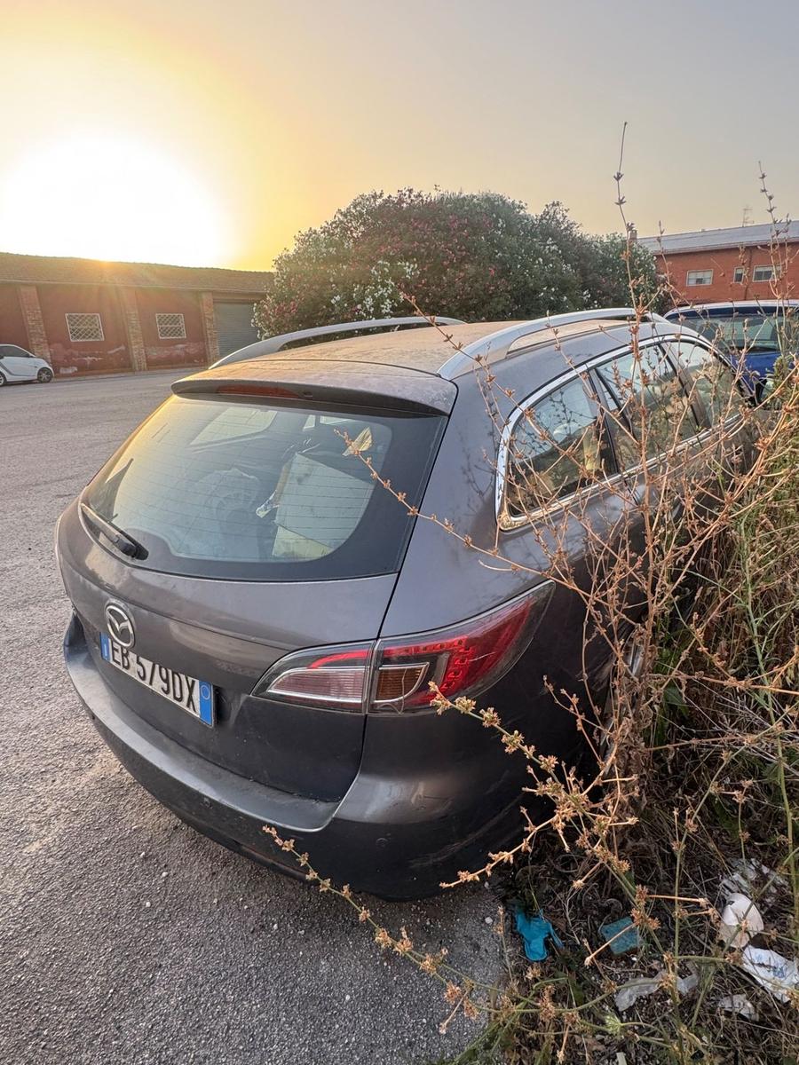 Mazda  2012 — салон