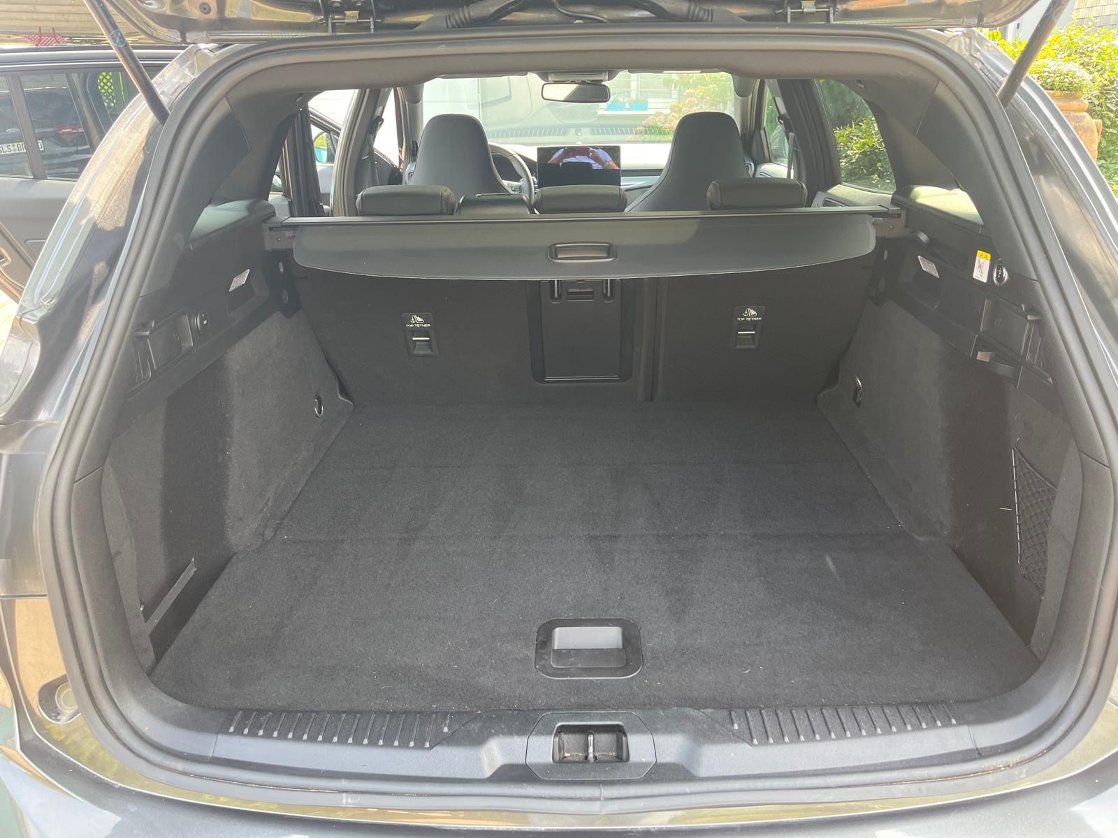 Fahrzeugabbildung Ford Focus Turnier ST X Pano AHK Garantie