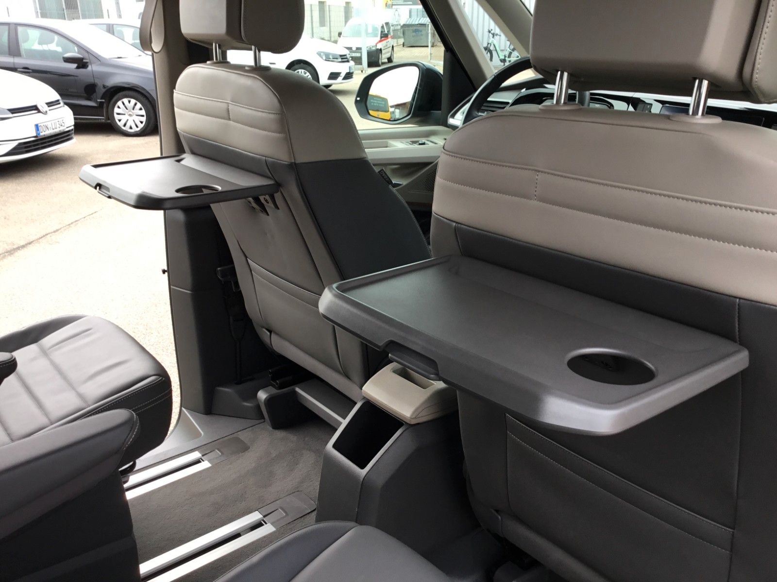 Fahrzeugabbildung Volkswagen T7 Multivan Life TDI DSG LÜ+AHK+ACC+LED+Leder