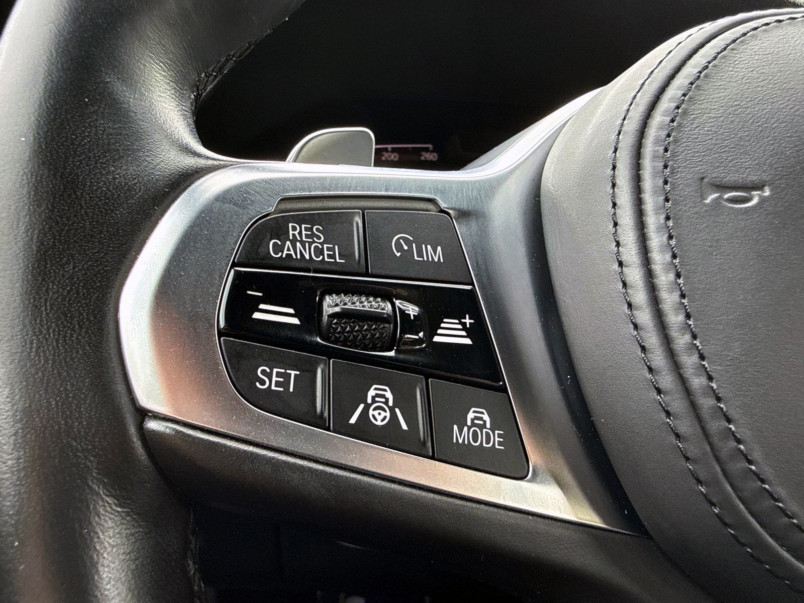 Fahrzeugabbildung BMW 330i Touring M-Sport ACC NAV HUD 360° PDC Laser