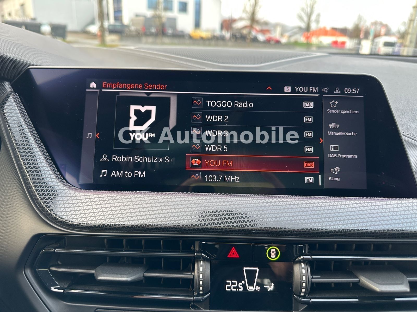 Fahrzeugabbildung BMW 118d Sport-Line/Shadow-Line/Navi/Pano/LED/PDC