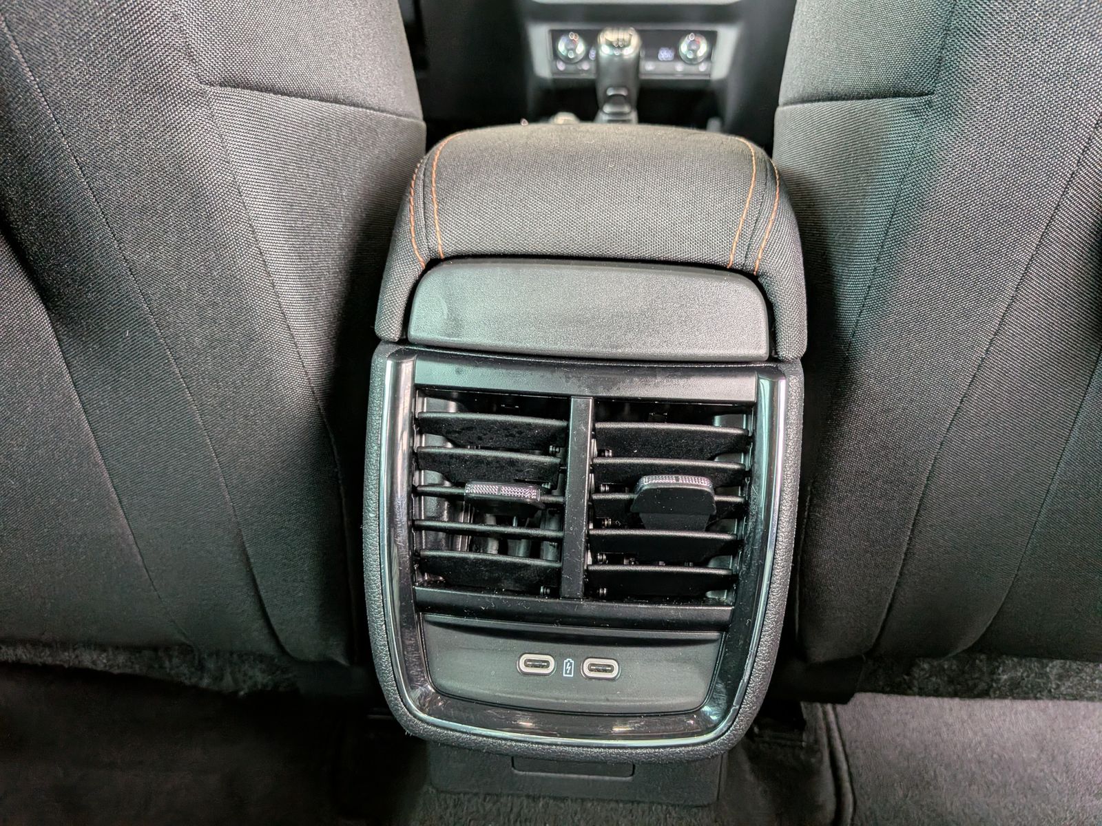 Fahrzeugabbildung SKODA Kamiq 1.6 TDI Style ad-LED PDC SHz Tempomat 18"