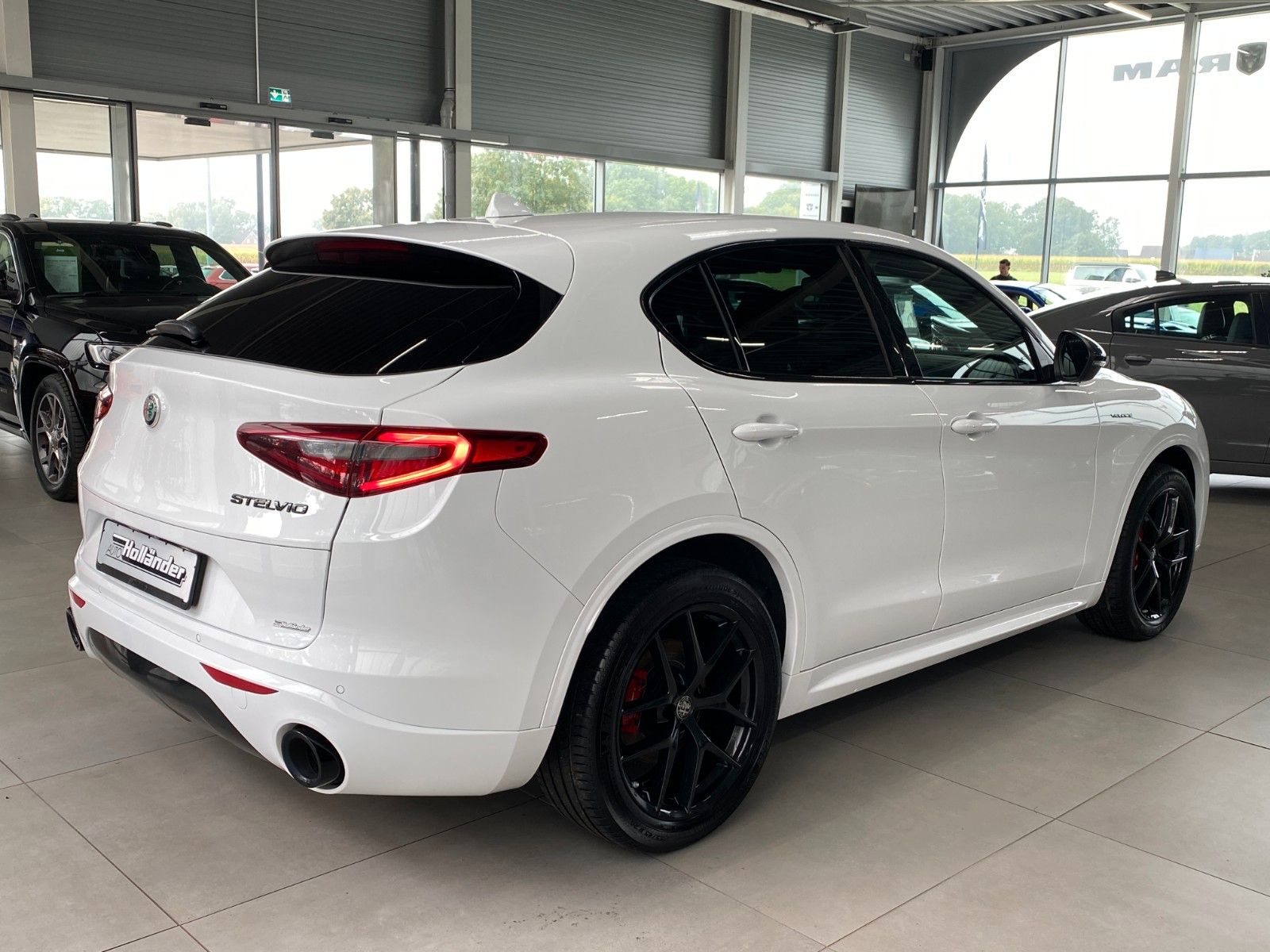 Fahrzeugabbildung Alfa Romeo Stelvio 2.0T Veloce Q4 Assistenzpaket 20" Leder