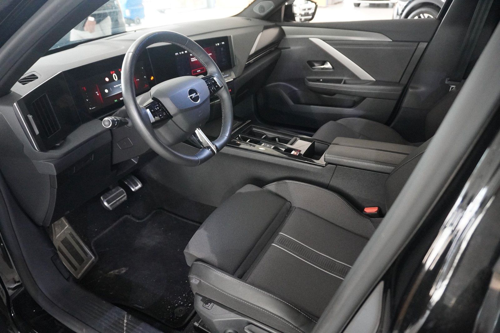 Fahrzeugabbildung Opel Astra L ST 1.2T GS SPORT NAVI/LED/VIRTUAL/SH/AHK