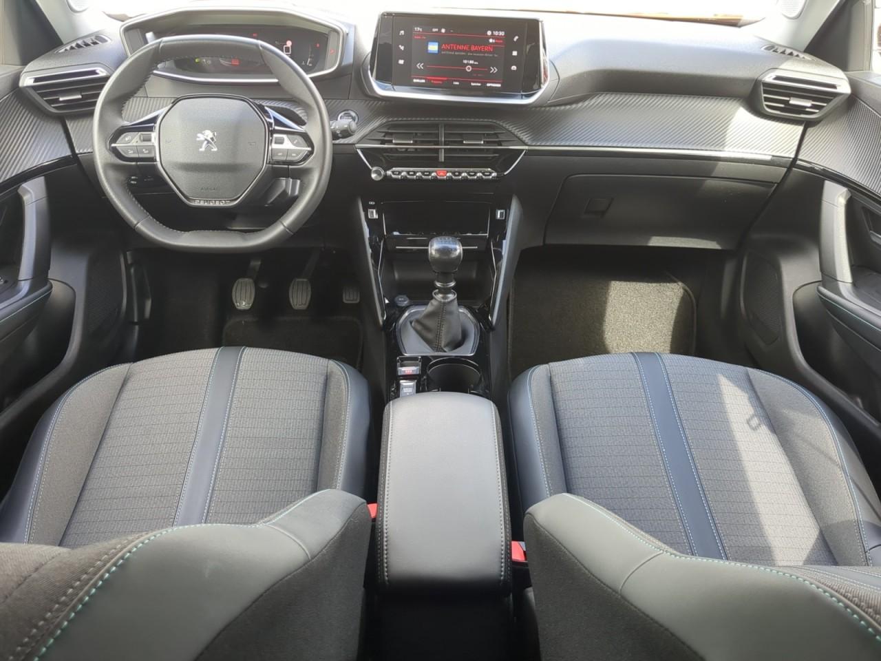 Peugeot 2008 AllurePack Benzin 130 PS +LED+PDC+KAMERA