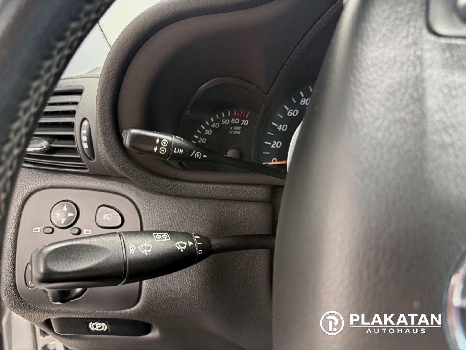 Fahrzeugabbildung Mercedes-Benz C 230 Bi-Xenon Leder Tempomat 2Hand