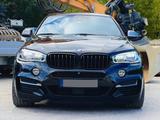 BMW X6 M50d LED/HUD/StHz/22"/SoftClose/SpS/M-Bremse - BMW X6 M50 mit Schiebedach