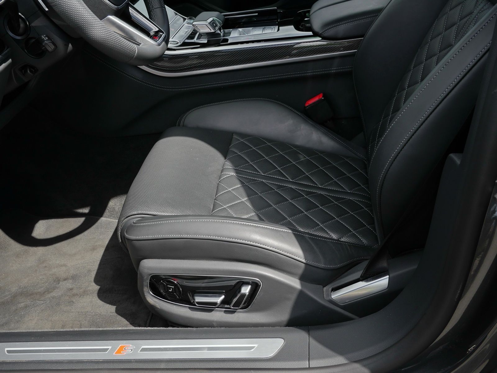 Audi A8 - Bild 24