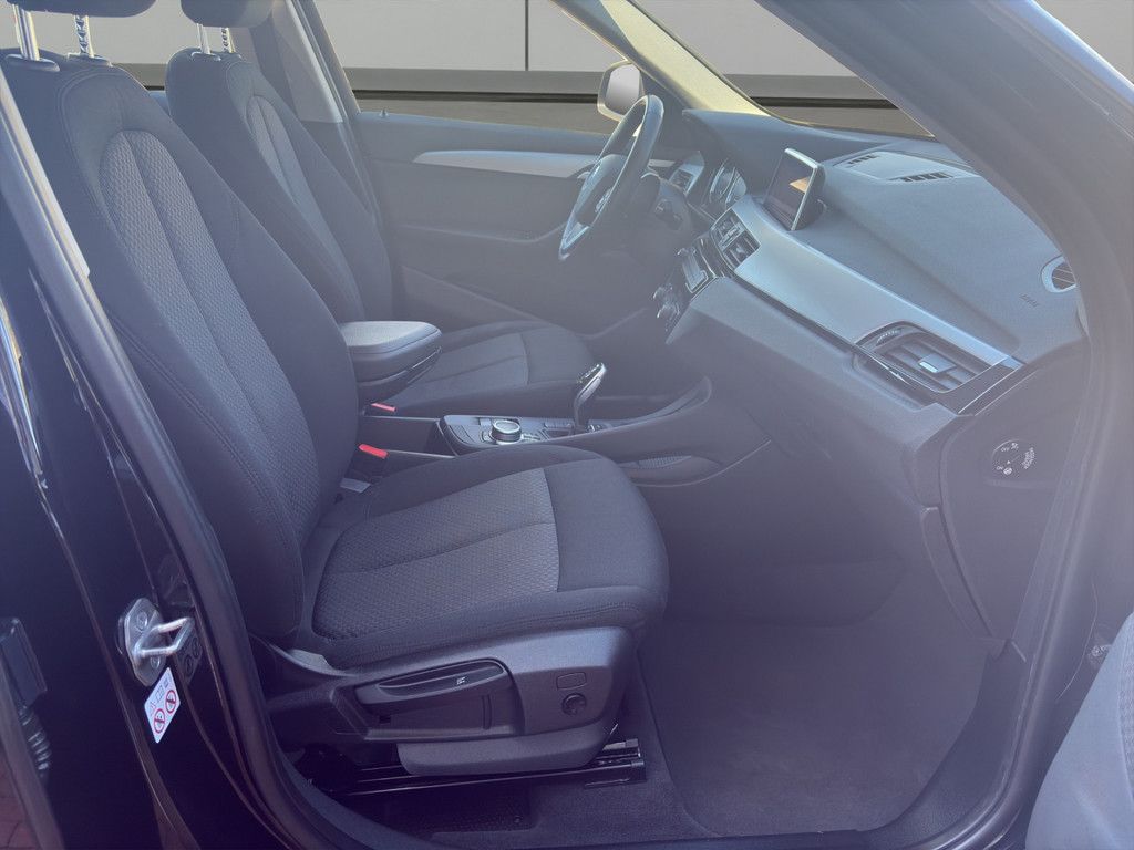 BMW X1 sDrive18d ADVANTAGE LED NAVI PDC SHZ FSE 17" foto 6