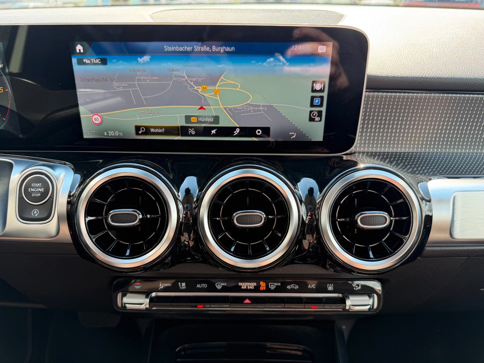 Fahrzeugabbildung Mercedes-Benz GLB 200d 4M 7Sitzer+StandH+Pano+Distr+AHK+360+