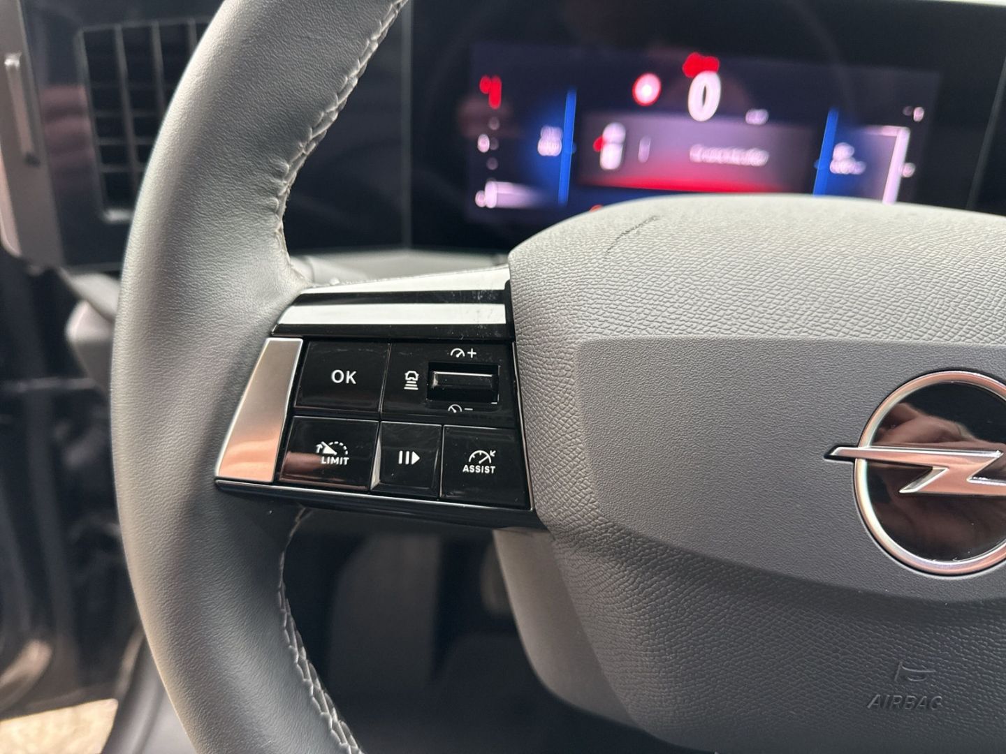 Fahrzeugabbildung Opel Astra L Elegance ASTRA CDTi 1.5 Sports Tourer Na