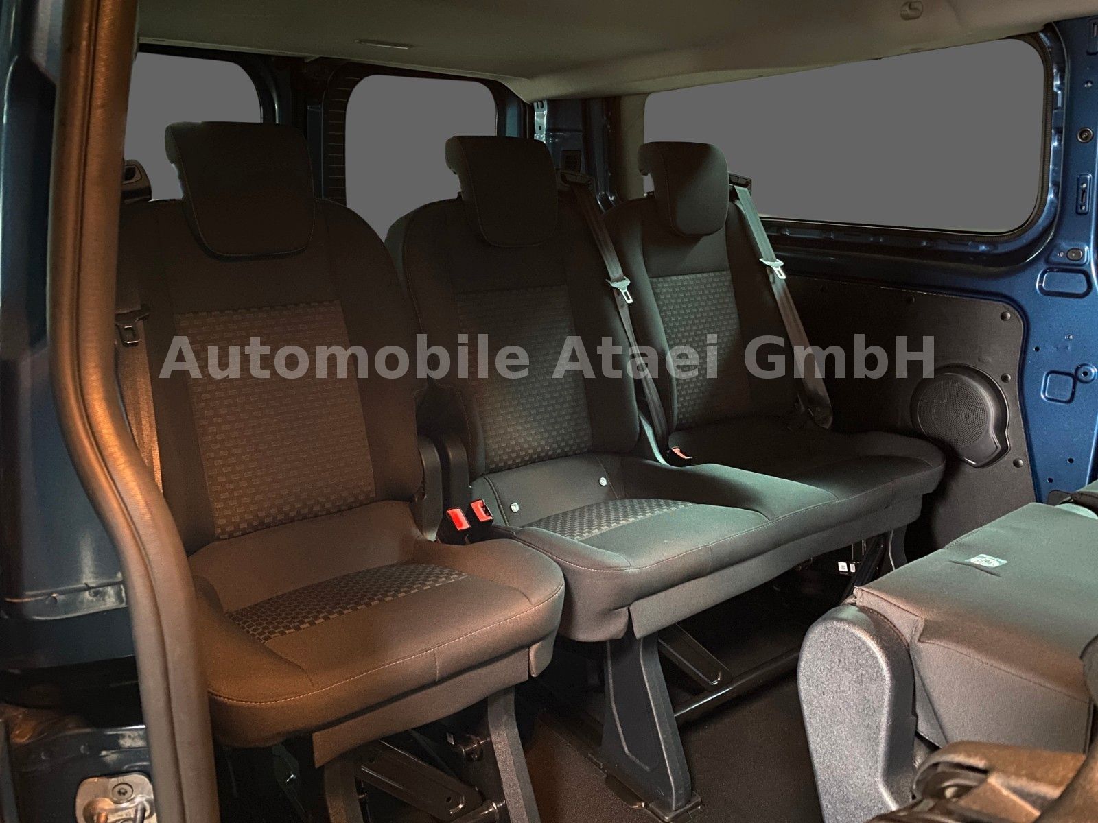 Fahrzeugabbildung Ford Transit Custom 340 L2H1 *9-Sitzer* NAVI (2794)