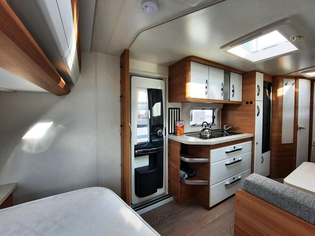 Fahrzeugabbildung Hobby De Luxe 545 KMF Autark/Mover/Combi 6/1. Hand